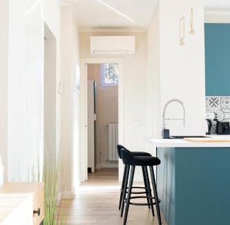 Lesa Apartment | Exceptional Blu Iris - Deluxe Apartment with Hot Tub