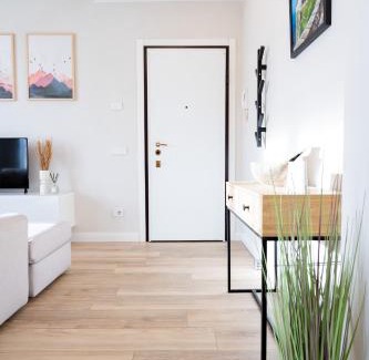 Lesa Apartment | Exceptional Blu Iris - Deluxe Apartment with Hot Tub