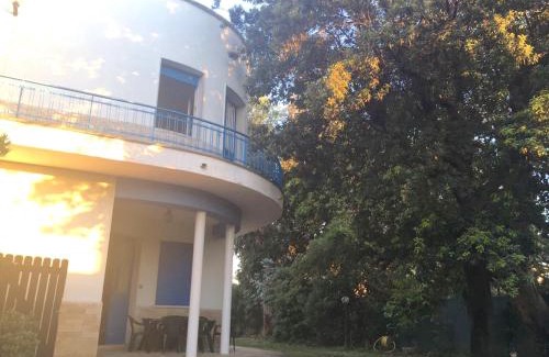 Lavinio Lido di Enea House | Oceanfront Blu Mare Villa Carlo with Pet-Friendly Amenities
