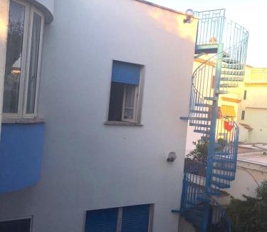 Lavinio Lido di Enea House | Oceanfront Blu Mare Villa Carlo with Pet-Friendly Amenities