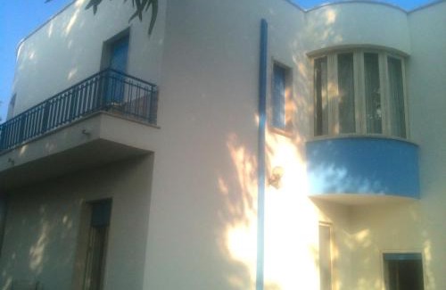 Lavinio Lido di Enea House | Oceanfront Blu Mare Villa Carlo with Pet-Friendly Amenities
