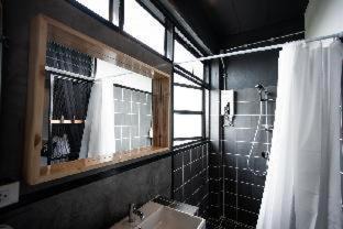 Surat Thani Hotel | Stylish Blu Monkey Hub & Hotel Surat Thani with Breakfast