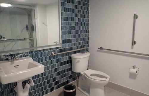 West Springfield Hotel | Blue – A Modern Hotel, an Ascend Collection Hotel