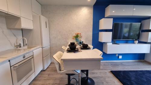 Polanica-Zdroj Apartment | Blue Apartment: Exceptional Stay with Pool & Pet-Friendly Options