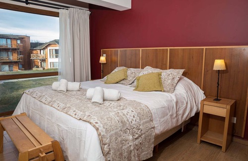 Dina Huapi Hotel | Top-Rated BLUE APARTS - Lagoon Superior with Pool & Spa