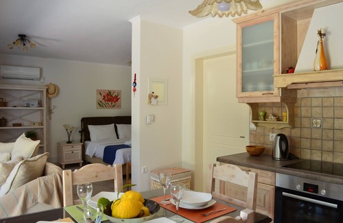 Egira Apartment | Guest Rated 10/10: Blue Ark Aigeira Flat & Studio
