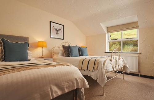 Lynmouth Hotel | Discover Blue Ball Inn: Guest Rated 9.8 with Pool & Restaurant