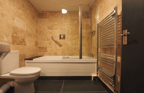 Lynmouth Hotel | Discover Blue Ball Inn: Guest Rated 9.8 with Pool & Restaurant