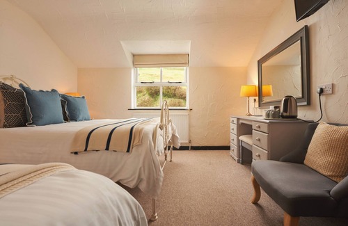 Lynmouth Hotel | Discover Blue Ball Inn: Guest Rated 9.8 with Pool & Restaurant