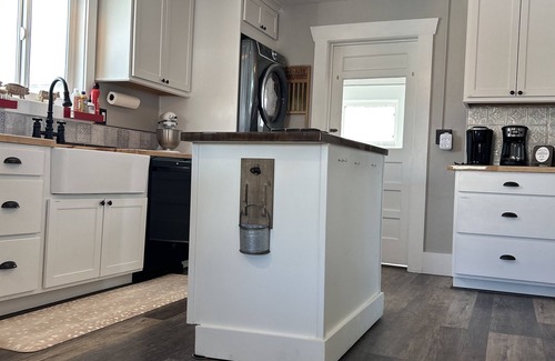 Homelake Other | Idyllic Blue Barn Farmhouse near Great Sand Dunes & Hot Springs
