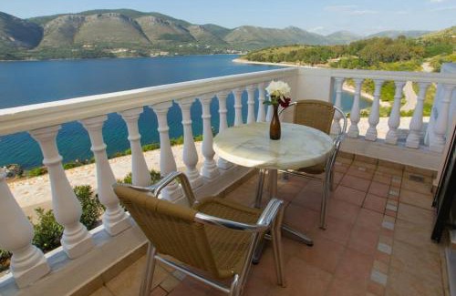 Igoumenitsa Apartment | Beachfront Blue Bay Apartments with Pool & Ocean Views