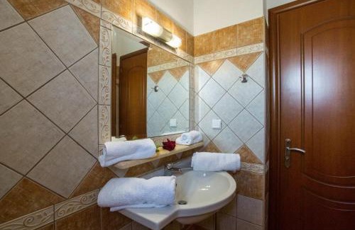 Igoumenitsa Apartment | Beachfront Blue Bay Apartments with Pool & Ocean Views