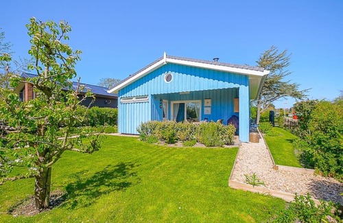 Julianadorp aan zee House | Relax at Blue Bay Cottage - Pet Friendly Escape in Julianadorp
