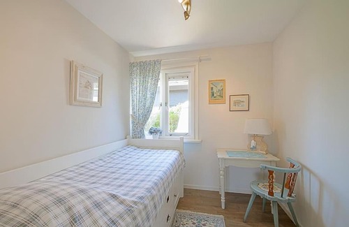 Julianadorp aan zee House | Relax at Blue Bay Cottage - Pet Friendly Escape in Julianadorp