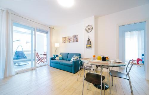 Pivarada Apartment | Blue Bay Guest House: Oceanfront Retreat with Pet-Friendly Perks