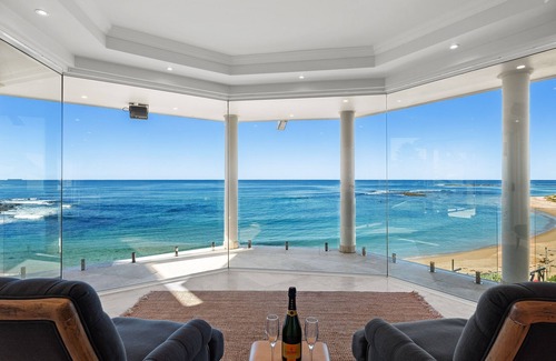 Blue Bay House | Relax at Blue Bay on The Beach with Spa and Hot Tub Access