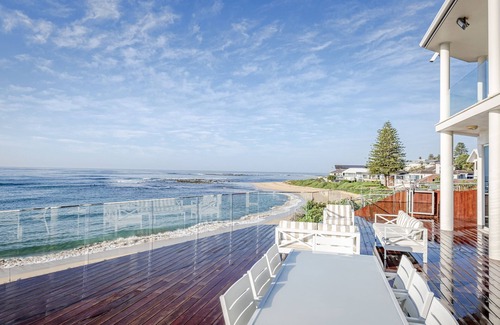 Blue Bay House | Relax at Blue Bay on The Beach with Spa and Hot Tub Access