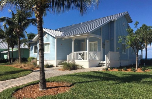 Alice Town House | Beachfront Bliss: Blue Beach Front Home at Resort World