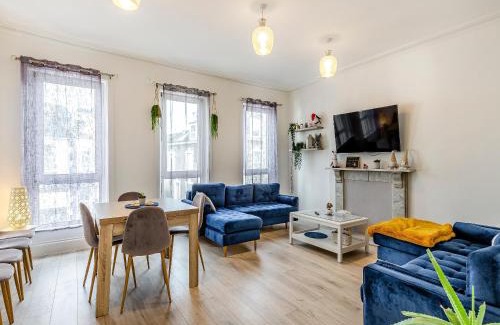 Torquay City Centre House | Family-Friendly Stays at Blue Belgrave Hotel Awaits You