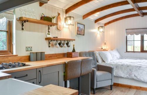 Pocklington House | Discover Blue Bell - Pet-Friendly Retreat with Hot Tub