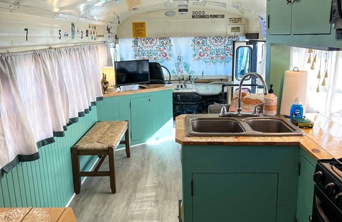 Greenville House | Unwind at Blue Bird Bus by the Scenic Saluda River