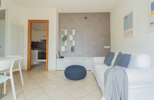 Colonno Apartment | Relaxing Retreat at Blue Bliss Apartment with Spa & Hot Tub