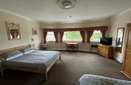 Mancetter Hotel | Discover Blue Boar Inn: Family-Friendly Dining Awaits