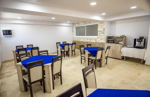 Vama Veche House | Blue Border