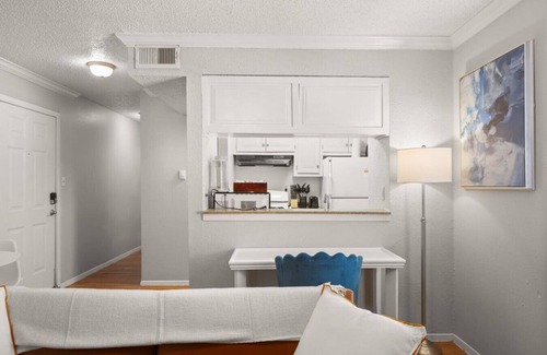 Brentwood Apartment | Blue Brentwood Suite! | Close to DTX and 6th!