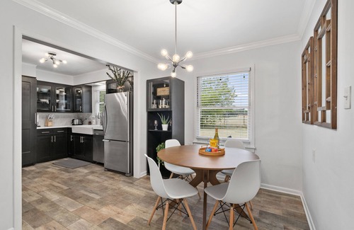 Georgetown House | Blue Bungalow: Guest Rated 9.8 with Spa & Breakfast