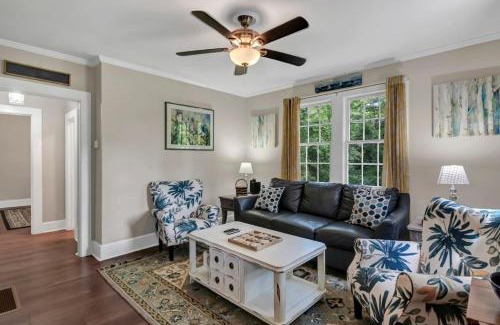 Lexington House | Cozy Blue Bungalow: 4-Star Retreat in Lexington