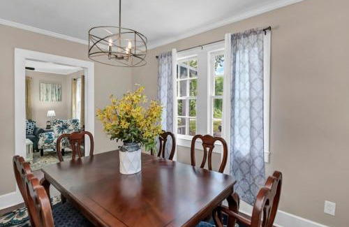 Lexington House | Cozy Blue Bungalow: 4-Star Retreat in Lexington