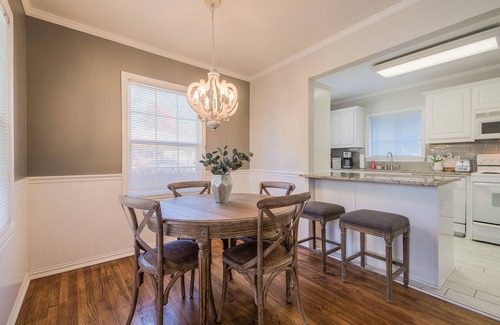 McKinney Cottage | Experience Ocean Views at Blue Bungalow, McKinney's Gem