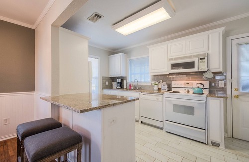 McKinney Cottage | Experience Ocean Views at Blue Bungalow, McKinney's Gem
