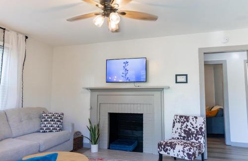 Covington Apartment | Inviting Blue Bungalow Near Square with Free Golf Cart