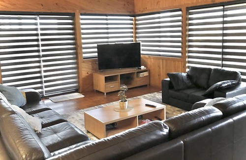 Tuross Head House | Blue Canoe family holiday by the beach. Tuross Head. WIFI, AIR-CON, DISHWASHER