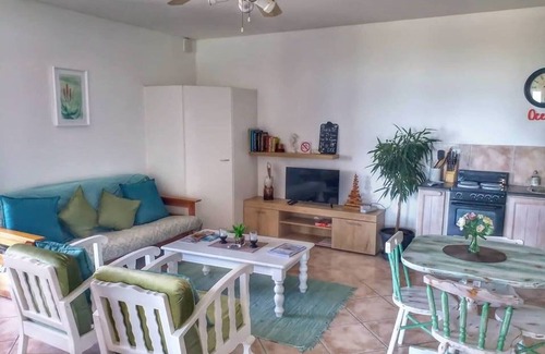 Paradise Beach House | Relax at Blue Chill: Beachfront Oasis with Ocean Views