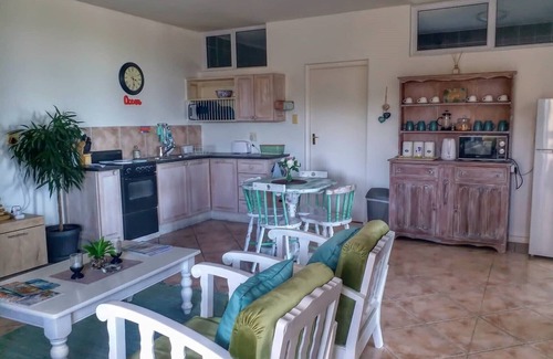 Paradise Beach House | Relax at Blue Chill: Beachfront Oasis with Ocean Views