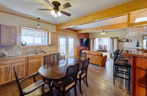 Edgemont Cabin | Unforgettable Family Getaway at Blue Clouds RV & Cabins