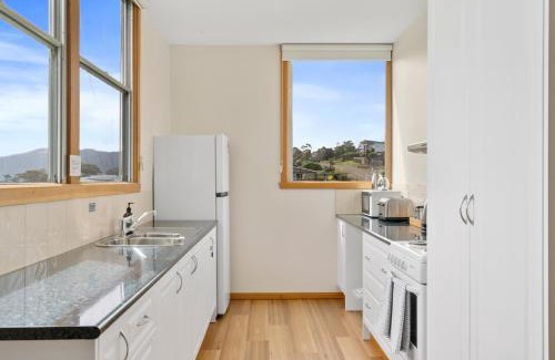 Alonnah House | Discover Blue Cottage on Bruny Island - 4-Star Family Retreat