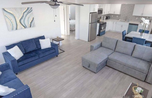 Southeast Houston House | Unforgettable Blue Crush Hotel with Spa & Hot Tub Access