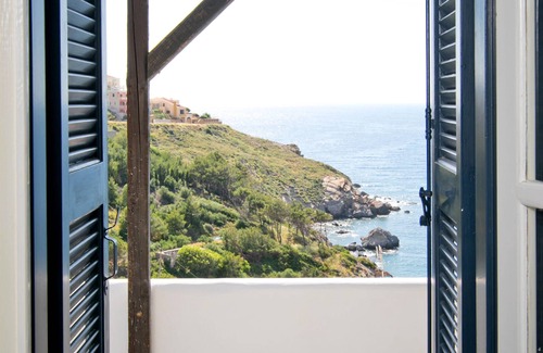 Kamari Apartment | Discover BLUE DAWN Suite: Guest Rated 10/10 with Breakfast