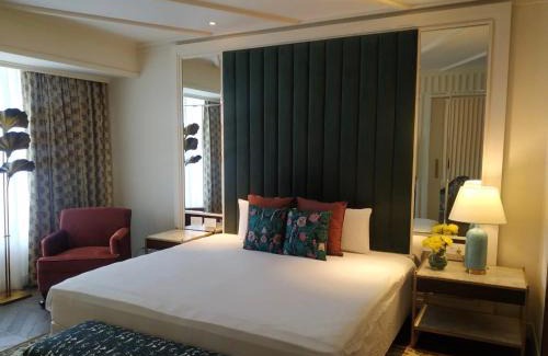Koregaon Park Hotel | Discover Blue Diamond Pune: A 5-Star Pet-Friendly Retreat