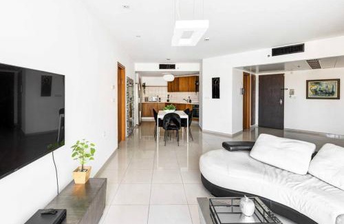 Herzliya Pituach Apartment | Experience Blue Dream Marina View: Pool, Gym & Family Fun