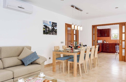 Los Delfines Villa | Blue Dream - Family-Friendly Villa Steps from Beach & Shops