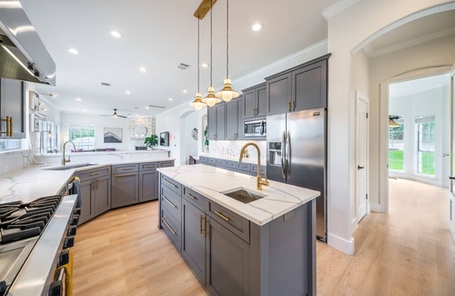 West Oak Hill House | Unforgettable Stay at Blue Dreams ATX: Pool, Spa & Firepit