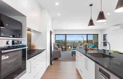 Nukuhau Apartment | Top-Rated Blue Dun Views - Family-Friendly Retreat in Taupo