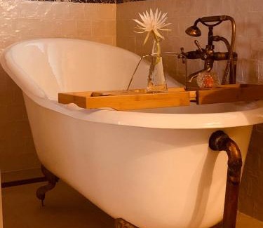 Fernside Villa | Indulge in Blue Fattoria Farm Accommodation with Hot Tub