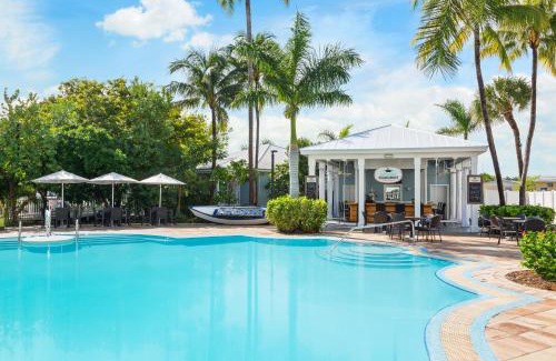 New Town Hotel | Relax at 24 North Hotel Key West with Pool & Pet-Friendly Perks