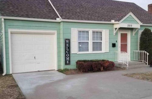 Tulsa House | BLUE FLAMINGO'S HOME - Family Friendly in Heart of Tulsa